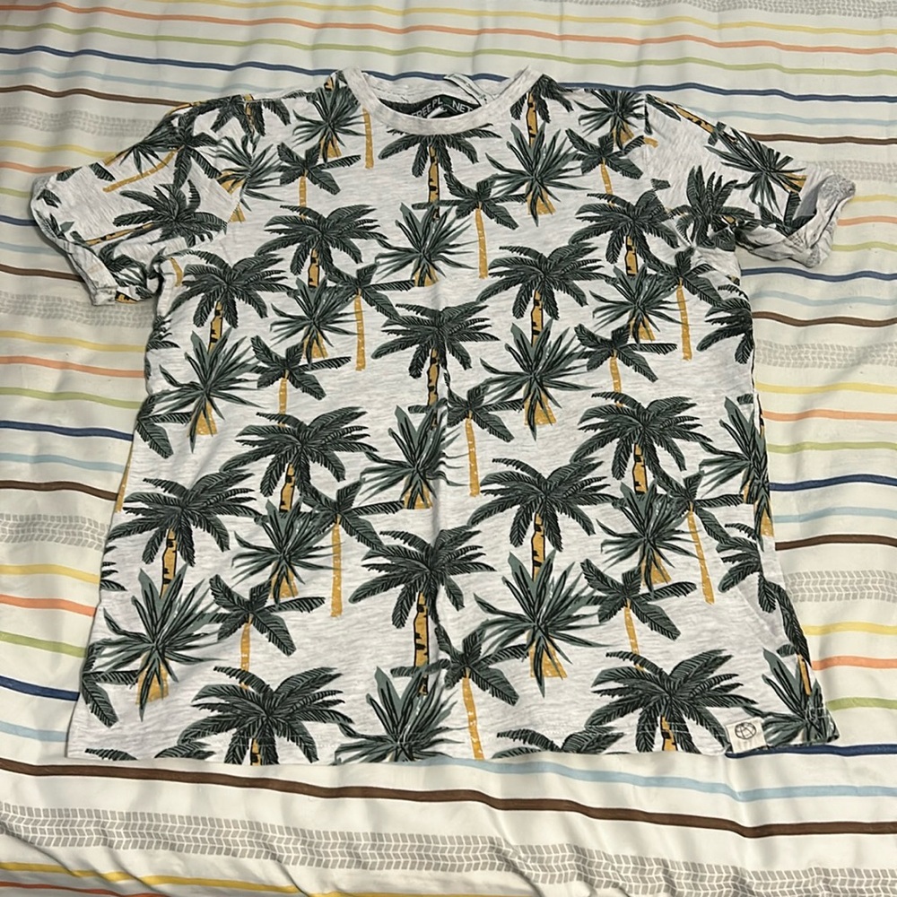 Free planet shirt size S
